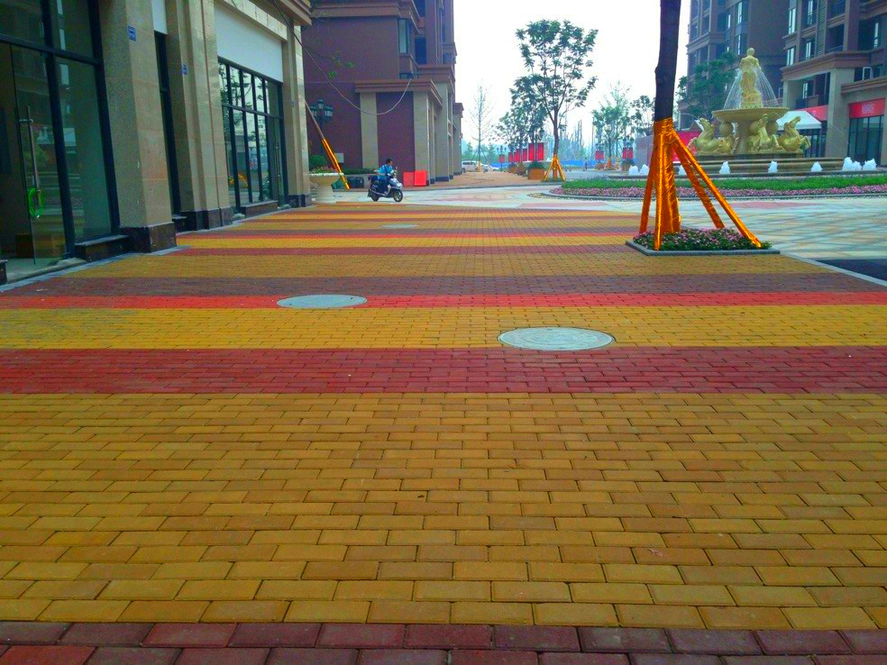 ��ɫƴ����װ